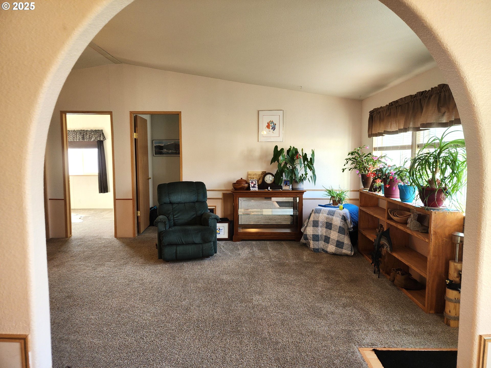 313 12th Street, Unit 4 La Grande, OR 97850 - Photo 24 of 32 a living room with furniture and a large window
