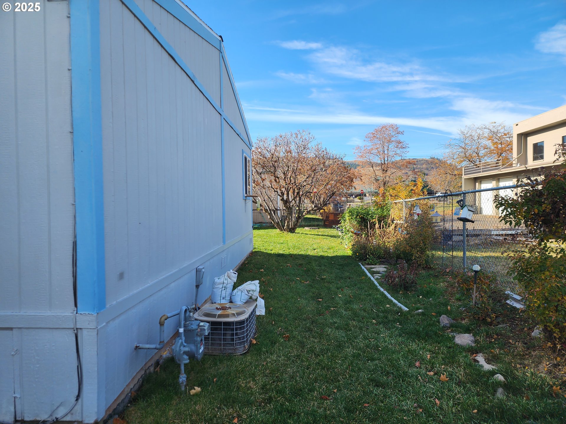 313 12th Street, Unit 4 La Grande, OR 97850 - Photo 8 of 32 a view of a backyard with sitting area