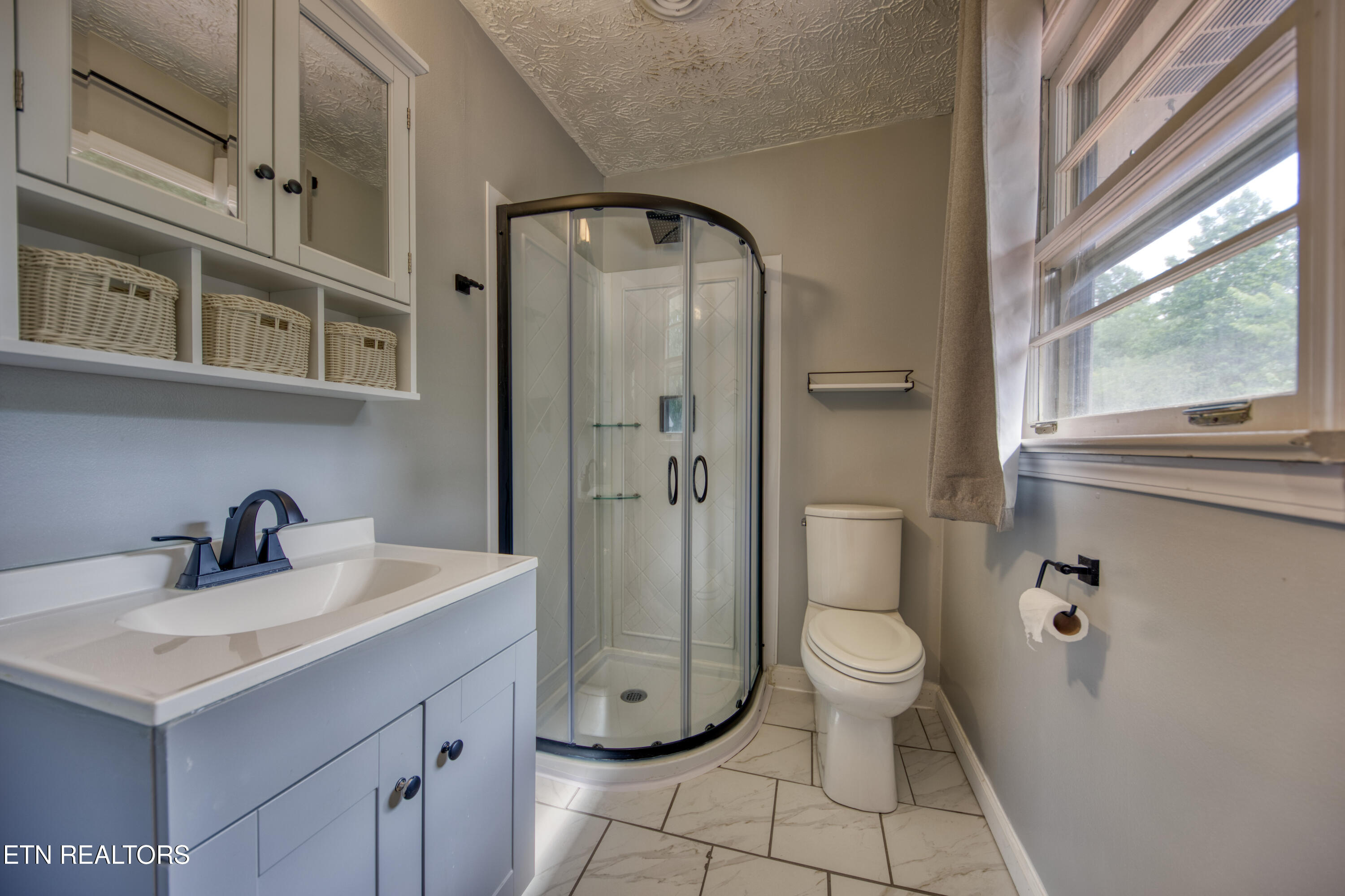 916 Mallory Road Knoxville, TN 37919 - Photo 18 of 23 Updated primary bath