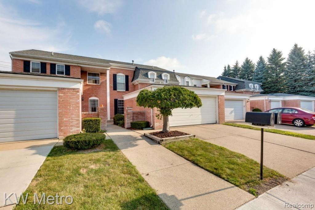 65 Manor Way, Unit 35 Rochester Hills, MI 48309 - Photo 2 of 26
