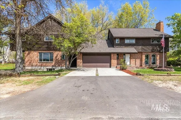 $950,000 | 2304 North Montana Avenue, Caldwell, ID 83605