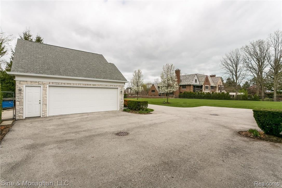 747 Whittier Road Grosse Pointe, MI 48230 - Photo 52 of 96 061-Garage-4039449-medium.jpg