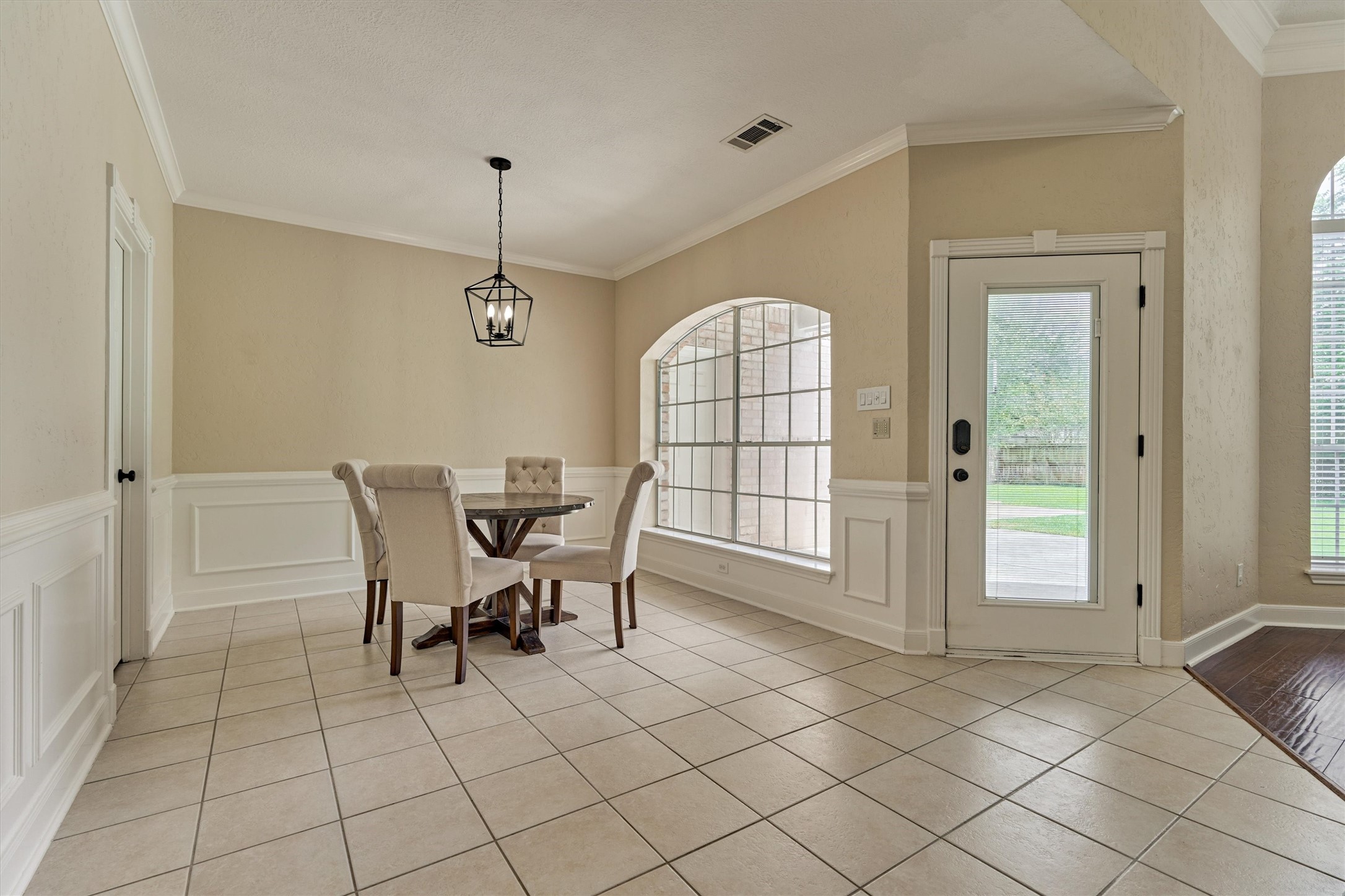 6603 Etchstone Drive Spring, TX 77389 - Photo 17 of 43 More views and natural light from your breakfast room