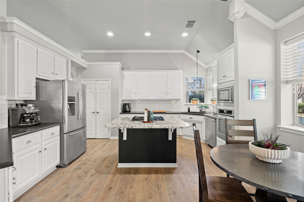 1302 Ridgefield Loop Round Rock, TX 78665 - Photo 14 of 36