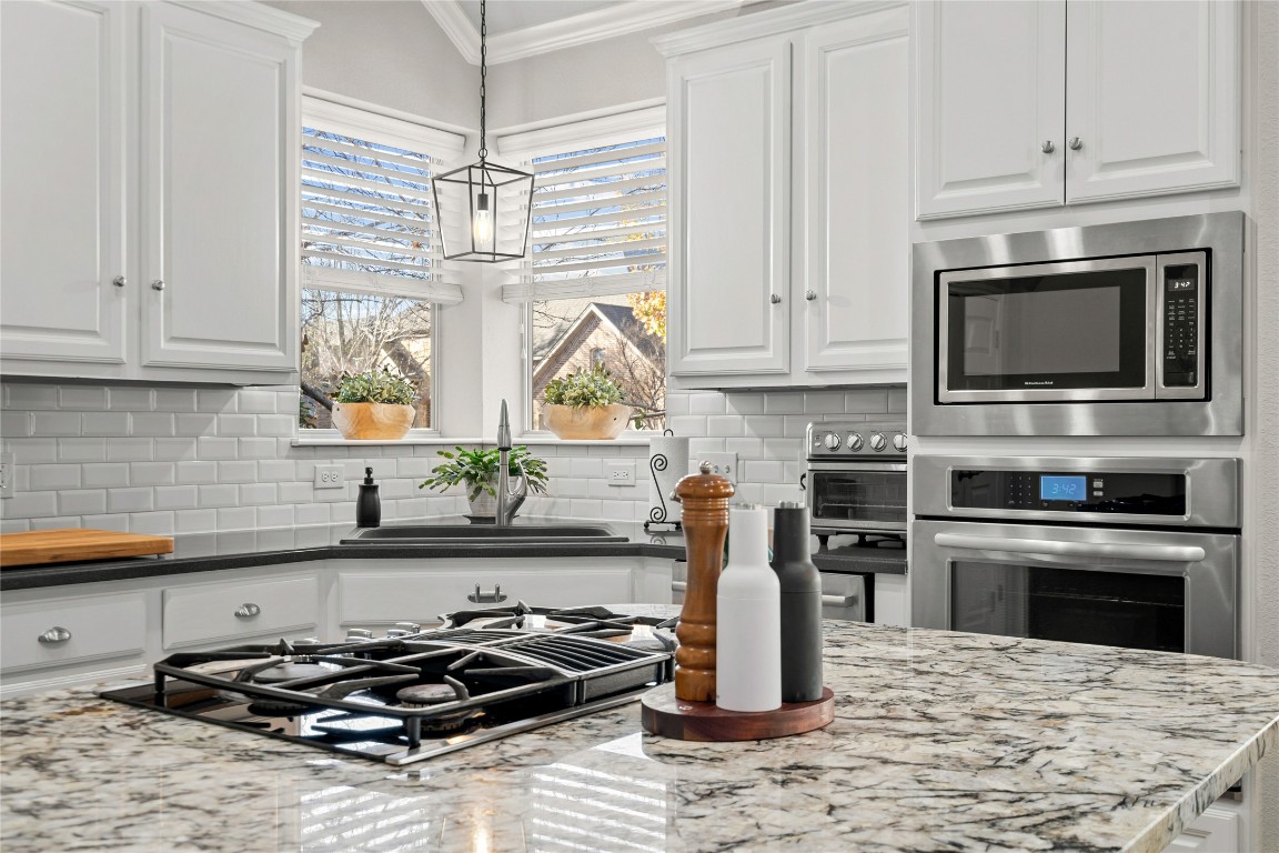 1302 Ridgefield Loop Round Rock, TX 78665 - Photo 15 of 36