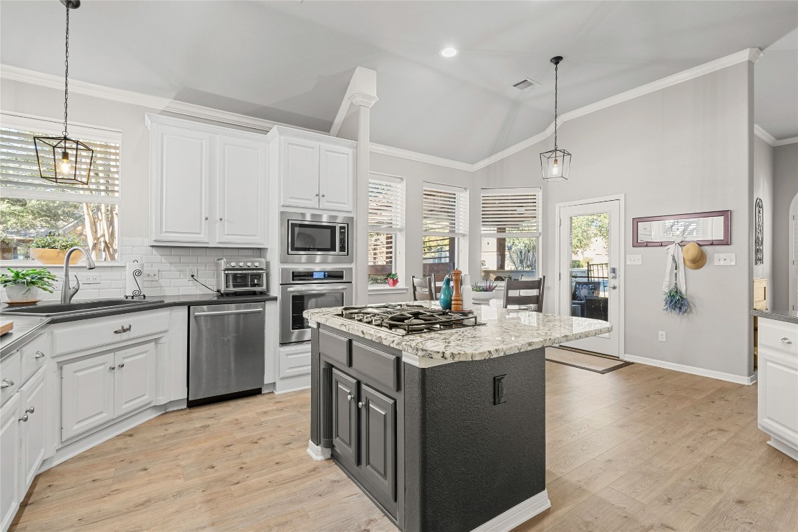 1302 Ridgefield Loop Round Rock, TX 78665 - Photo 17 of 36