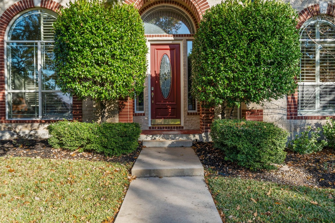 1302 Ridgefield Loop Round Rock, TX 78665 - Photo 3 of 36
