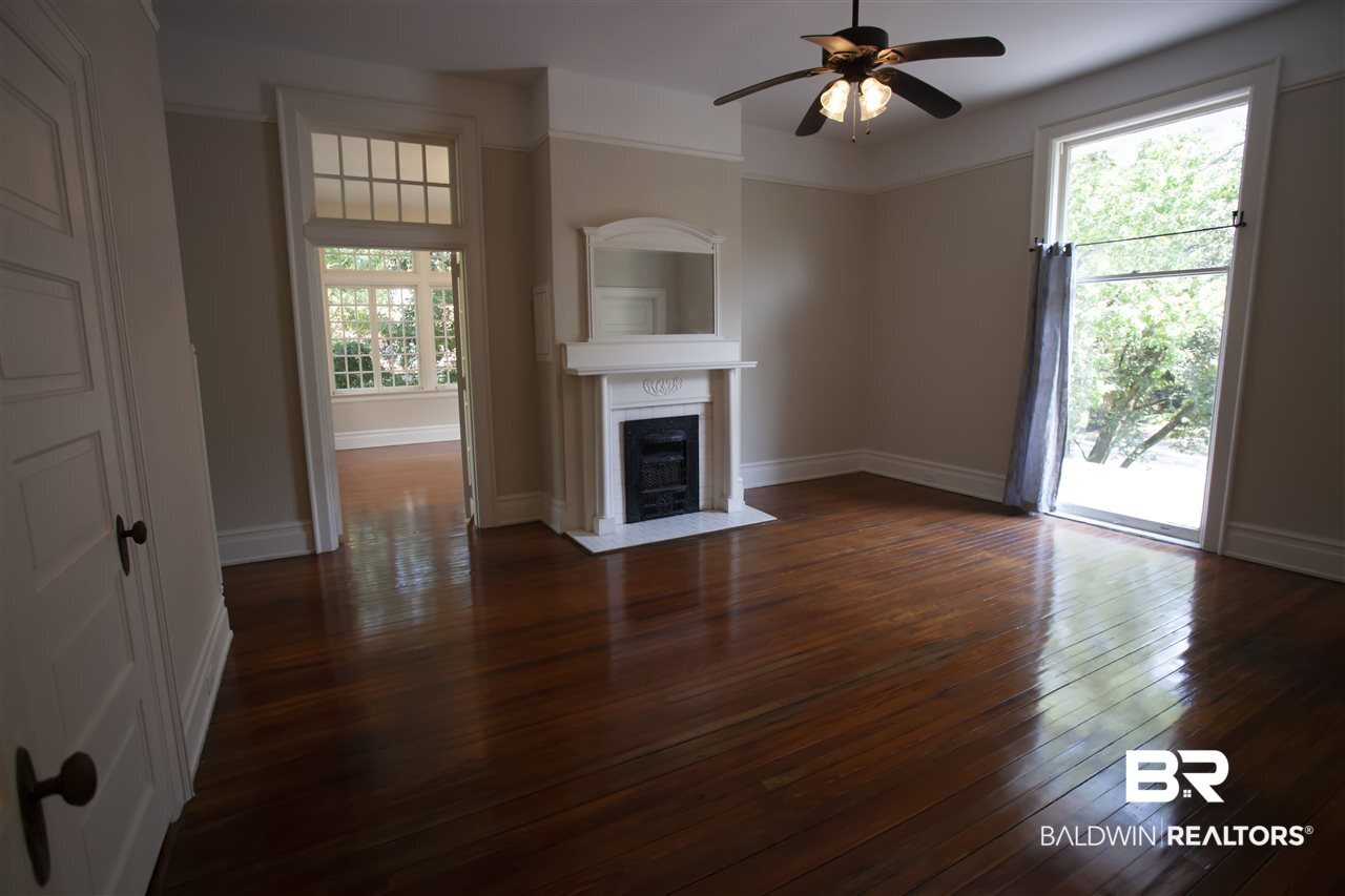 1658 Government Street Mobile, AL 36604 - Photo 9 of 36 Large bedroom