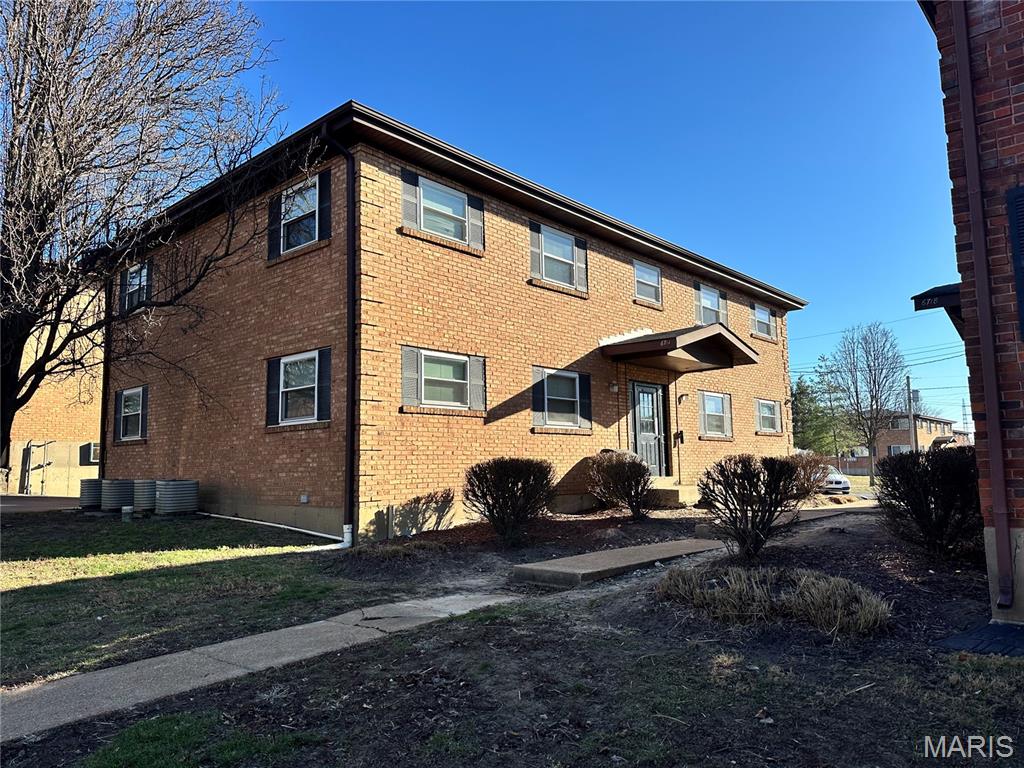 6714 Colony Acres Drive St. Louis, MO 63123 - Photo 1 of 8