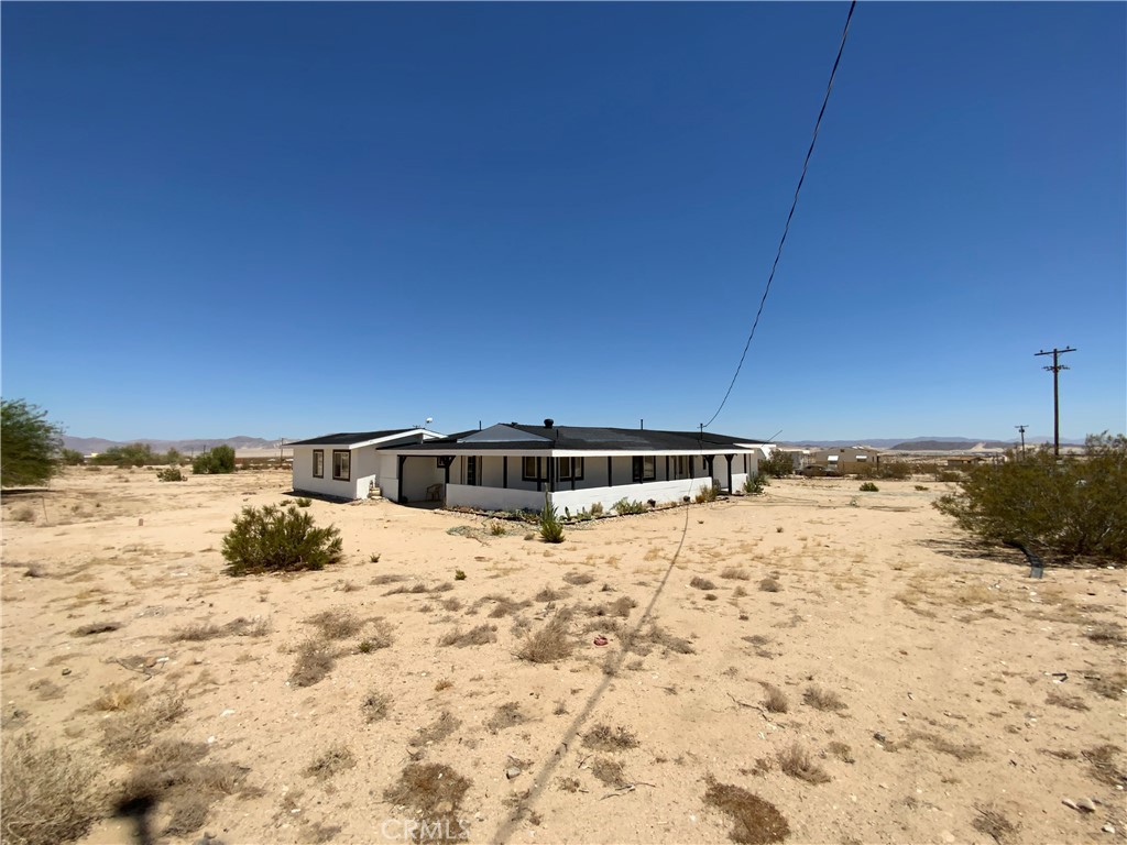 69626 Brant Cross Road Twentynine Palms, CA 92277 - Photo 3 of 33 a view of empty room