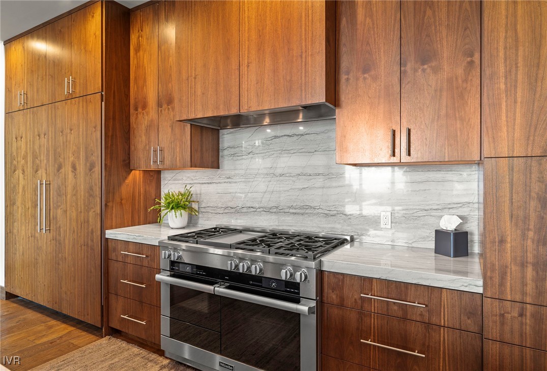 823 Ellen Court Incline Village, NV 89451 - Photo 33 of 45 a kitchen with a stove and a cabinet