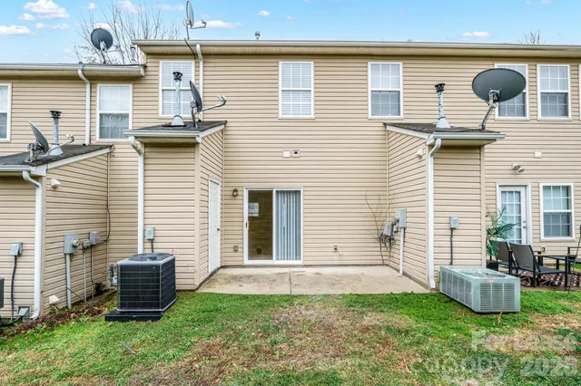 $1,700 | 2270 Winthrop Chase Drive, Charlotte, NC 28212