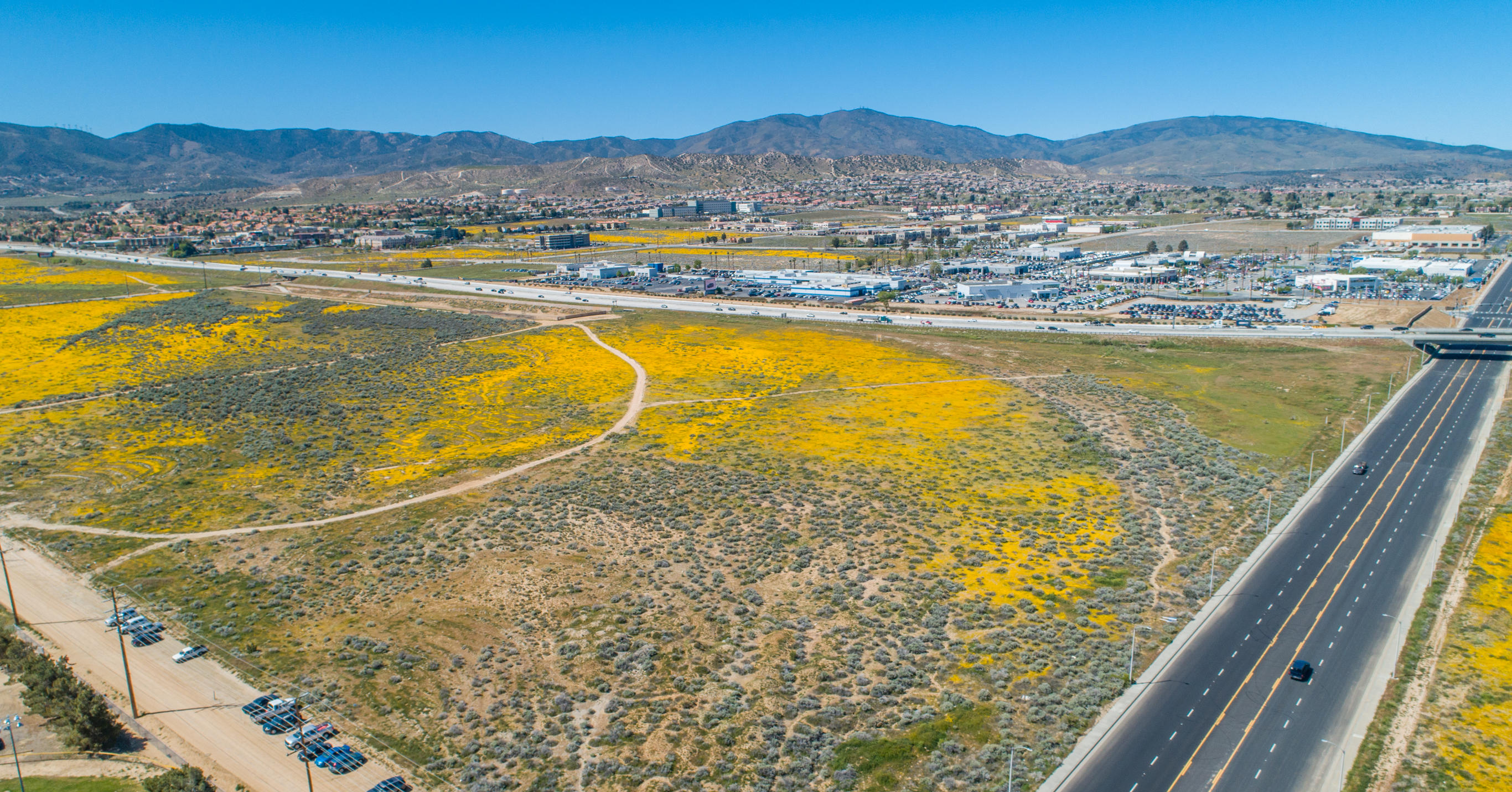 Vac Vac Corner Southeast Palmdale, CA 93550 - Photo 3 of 8 a view of an ocean and a mountain view