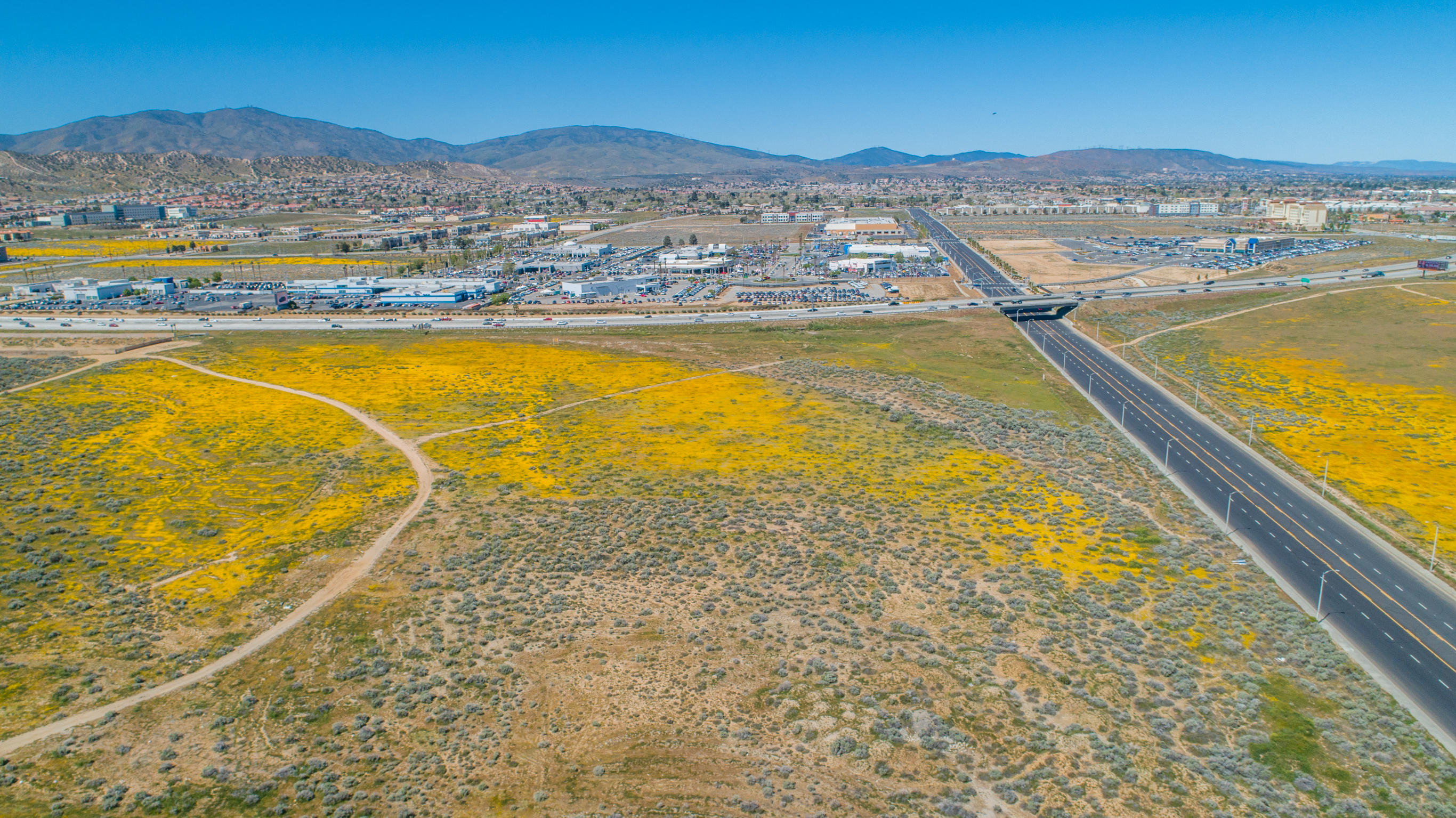 Vac Vac Corner Southeast Palmdale, CA 93550 - Photo 4 of 8 a view of an swimming pool with an ocean view