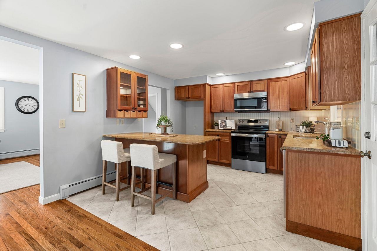 24 Beechwood Road Hudson, NH 03051 - Photo 9 of 58