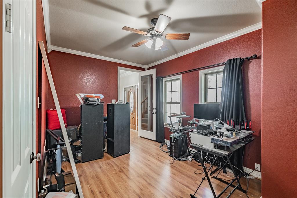 2865 West J E Woody Road Springtown, TX 76082 - Photo 17 of 33