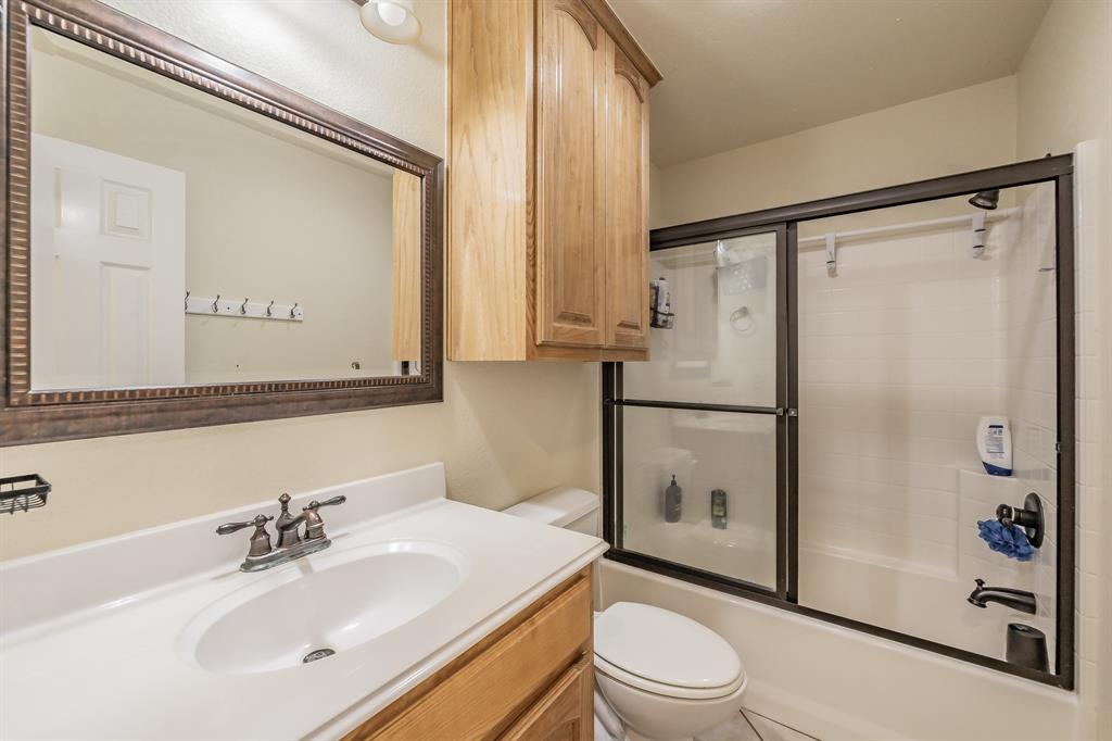 2865 West J E Woody Road Springtown, TX 76082 - Photo 23 of 33