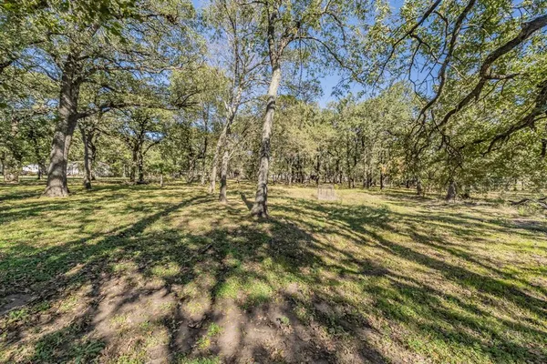 $639,000 | 2865 West J E Woody Road, Springtown, TX 76082