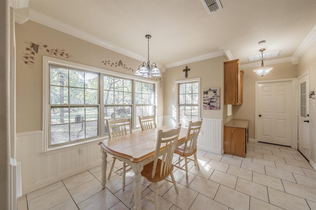 2865 West J E Woody Road Springtown, TX 76082 - Photo 7 of 33