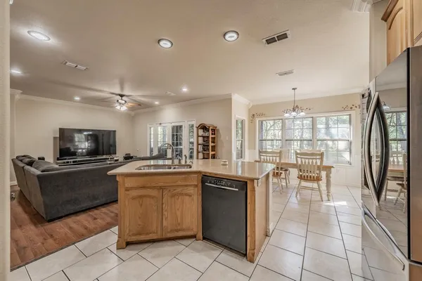 $639,000 | 2865 West J E Woody Road, Springtown, TX 76082