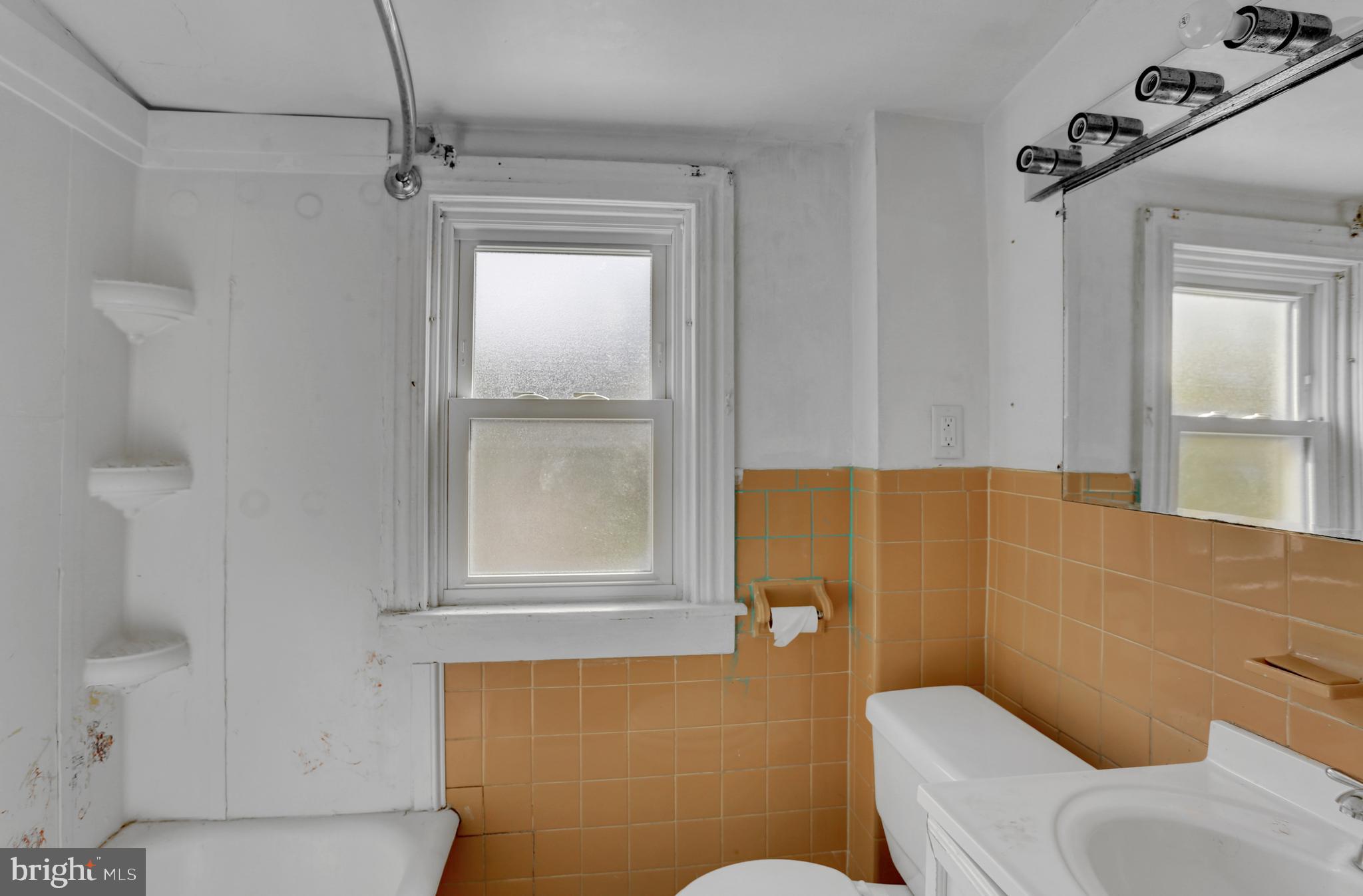 1060 Pike Street Reading, PA 19604 - Photo 15 of 24