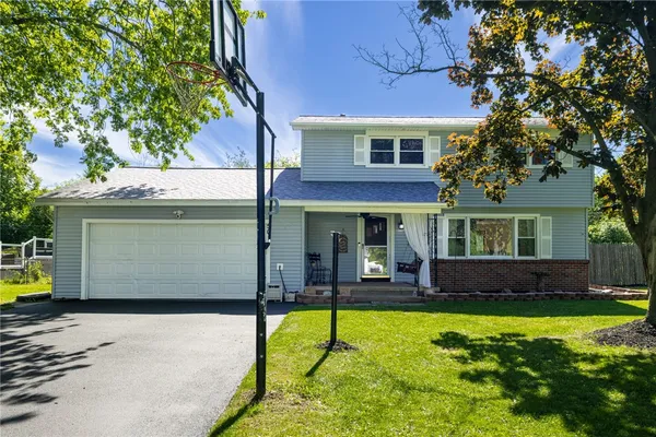$289,900 | 501 Bridgewood Drive, Greece, NY 14612