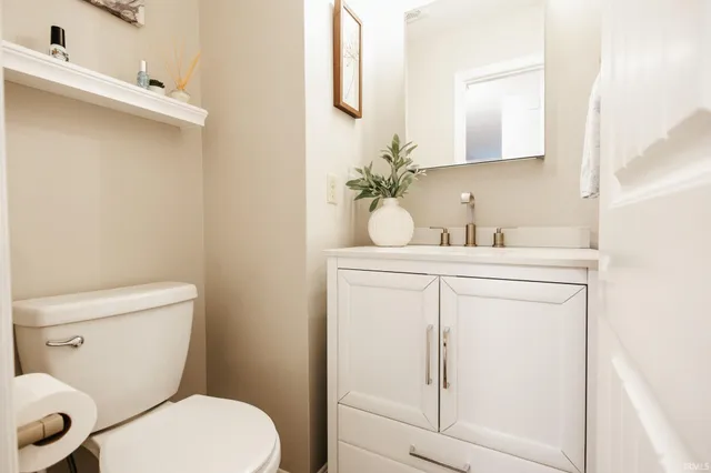 $445,000 | 9655 Arlington Court, Newburgh, IN 47630