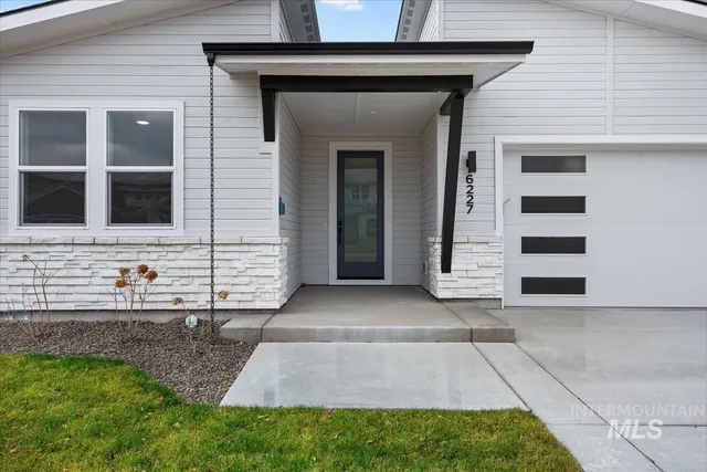 $649,900 | 6227 South Corsican Avenue, Meridian, ID 83642