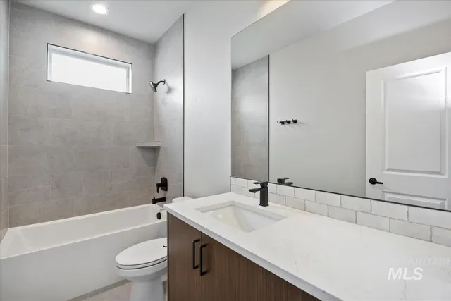 $649,900 | 6227 South Corsican Avenue, Meridian, ID 83642