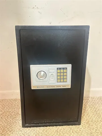 a view of an empty room with a ceiling fan