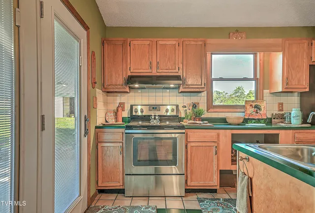 $229,500 | 3124 Hickory Tree Road, Bluff City, TN 37618