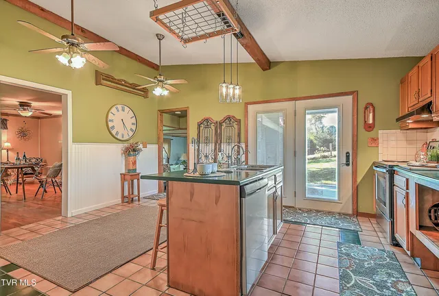 $229,500 | 3124 Hickory Tree Road, Bluff City, TN 37618