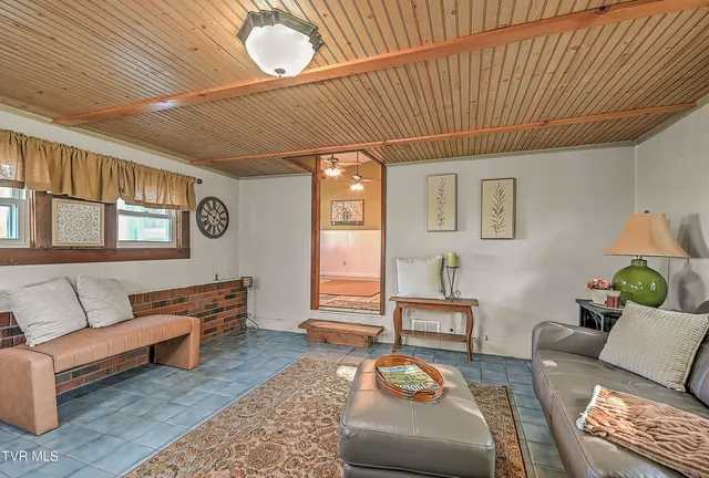 $229,500 | 3124 Hickory Tree Road, Bluff City, TN 37618