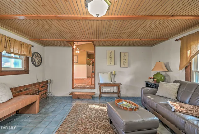 $229,500 | 3124 Hickory Tree Road, Bluff City, TN 37618