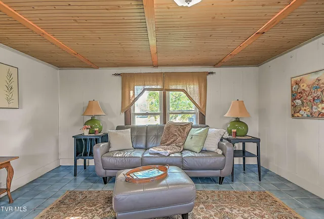 $229,500 | 3124 Hickory Tree Road, Bluff City, TN 37618