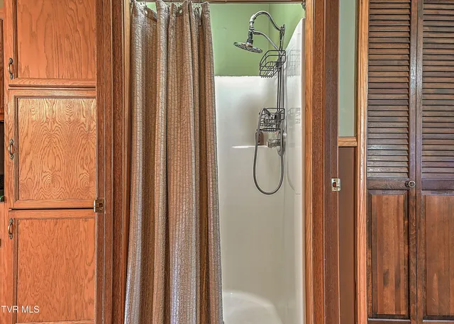 $229,500 | 3124 Hickory Tree Road, Bluff City, TN 37618