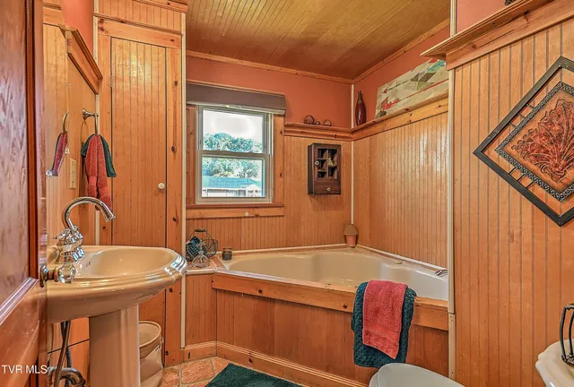 $229,500 | 3124 Hickory Tree Road, Bluff City, TN 37618