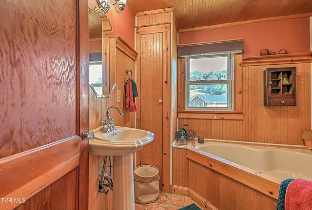 $229,500 | 3124 Hickory Tree Road, Bluff City, TN 37618