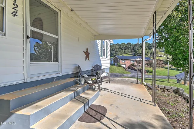 $229,500 | 3124 Hickory Tree Road, Bluff City, TN 37618