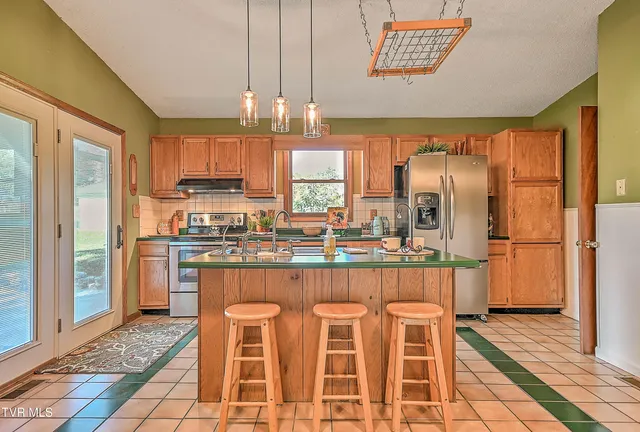 $229,500 | 3124 Hickory Tree Road, Bluff City, TN 37618