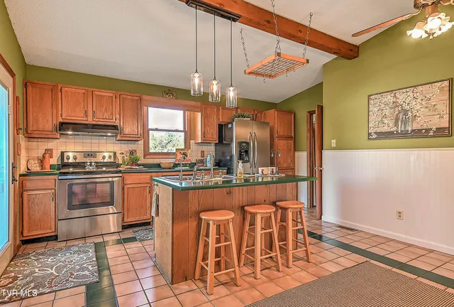 $229,500 | 3124 Hickory Tree Road, Bluff City, TN 37618