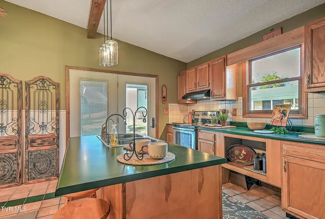 $229,500 | 3124 Hickory Tree Road, Bluff City, TN 37618