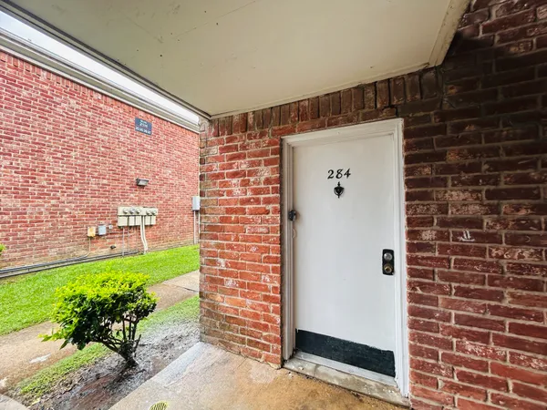 $83,000 | 9201 Clarewood Drive, Unit 284, Houston, TX 77036