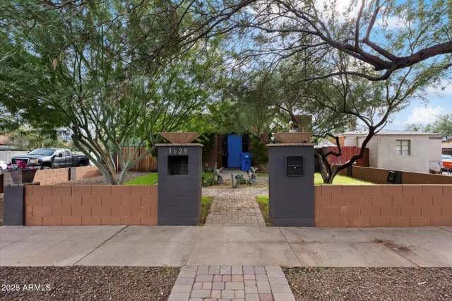 a view of a house with a trees
