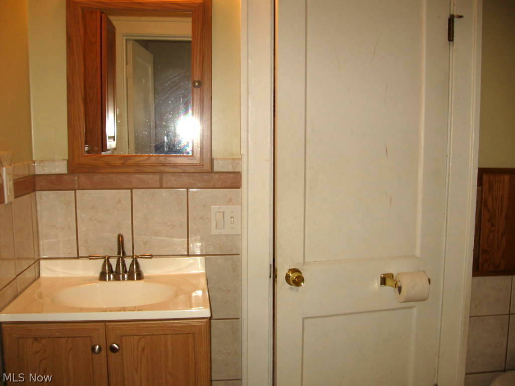 1609 Crest Road Cleveland Heights, OH 44121 - Photo 12 of 16