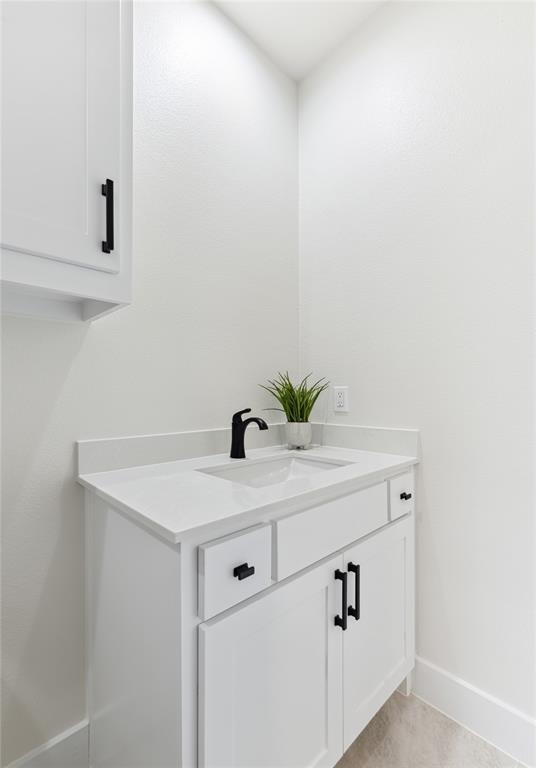 3230 Elihu Street, Unit 5 Dallas, TX 75210 - Photo 14 of 17 a bathroom with a sink and vanity