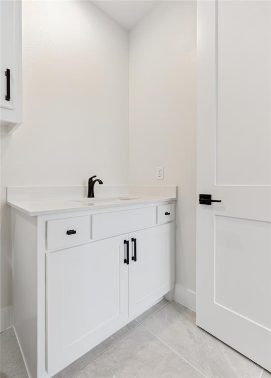 3230 Elihu Street, Unit 5 Dallas, TX 75210 - Photo 10 of 17 a bathroom with a sink