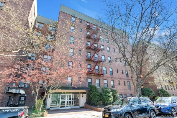 $419,999 | 83-11 139th Street, Unit 1F | Briarwood