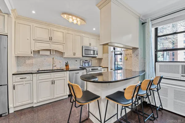 $419,999 | 83-11 139th Street, Unit 1F | Briarwood