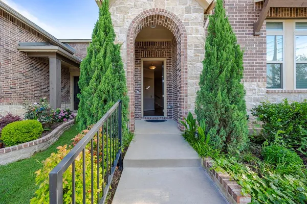 a view of a pathway along the building